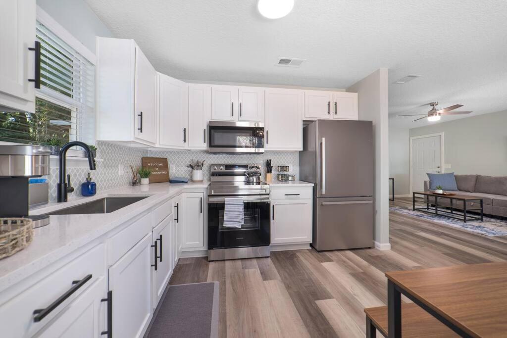 New Modern Bungalow Close To Downtown! Fully Fenced Yard St. Augustine Buitenkant foto