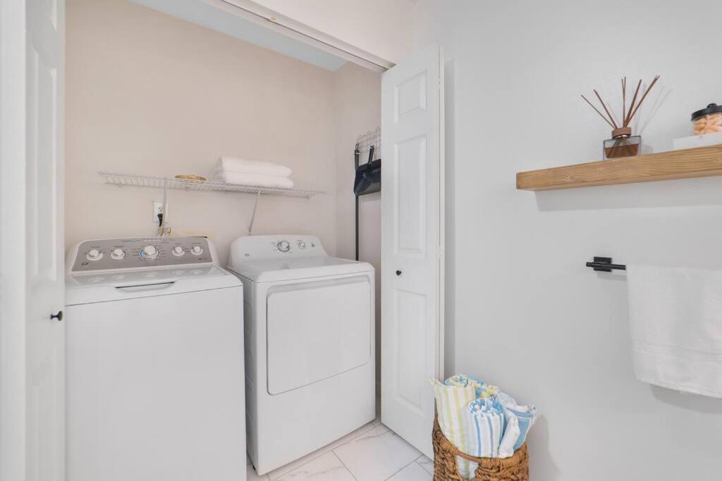 New Modern Bungalow Close To Downtown! Fully Fenced Yard St. Augustine Buitenkant foto