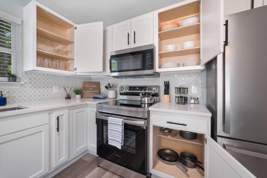 New Modern Bungalow Close To Downtown! Fully Fenced Yard St. Augustine Buitenkant foto